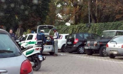 Vigili controllano i parcheggiatori abusivi