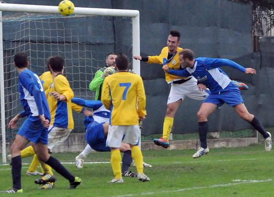 Calcio, Eccellenza: la Biogliese ferma la capolista Gozzano, la Junior crolla a Santhià 5-0
