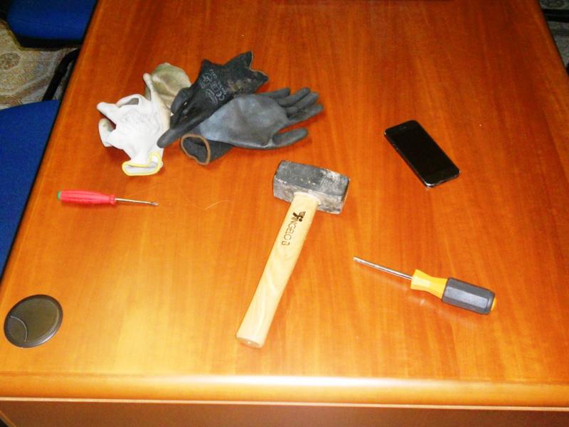 Rubano in una casa: arrestati