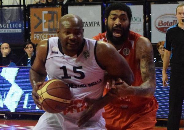 Grande battaglia ad Anversa: alla bonprix non riesce l’impresa con un superlativo Raymond da 32 punti