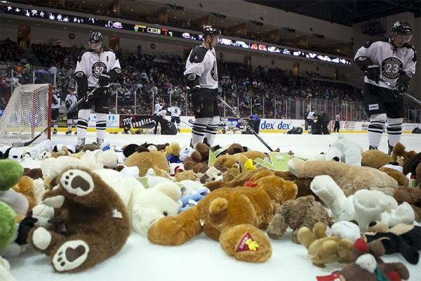 Teddy Bear Toss: “Domenica al forum portate e lanciate un peluche in campo”