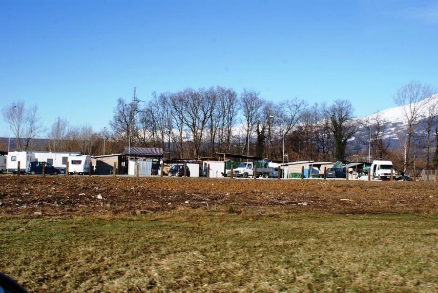 Carabinieri e Arpa al campo nomadi