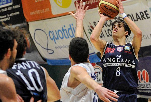 L’Angelico spreca l’ultimo pallone e regala il successo all’Assigeco