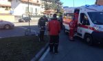 Si scontra in bici contro il camion di un corriere