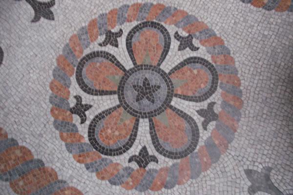 A Biella mosaici che piacerebbero a Chagall