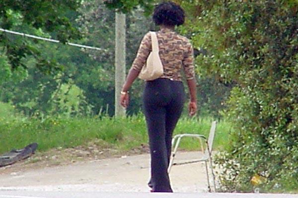 «Quell’uomo mi ha obbligata a prostituirmi»
