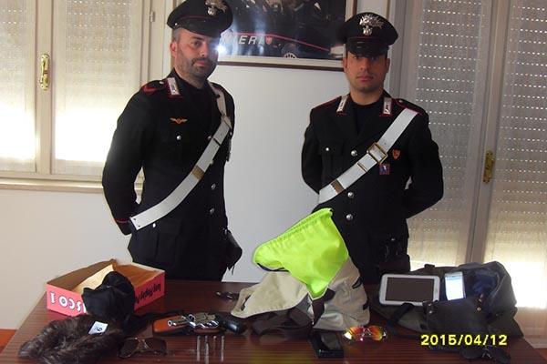 Banditi sparano in gioielleria: presi
