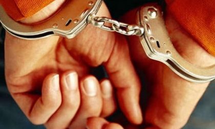 Violenza sessuale su minorenni, arrestato a 23 anni