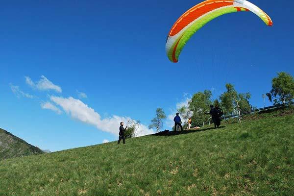 In parapendio dall’Oasi Zegna alla Sicilia