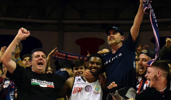 L’Angelico si guadagna gara4 dei quarti vincendo al fotofinish su Casale: 74-71