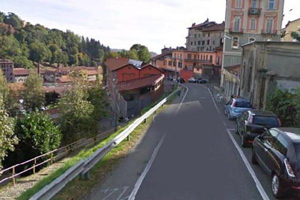Aggrediti in Riva con i cocci di bottiglia