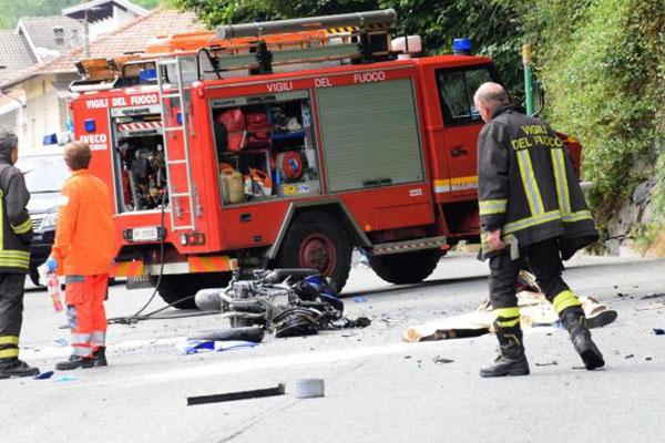 Frontale tra moto, morti in tre
