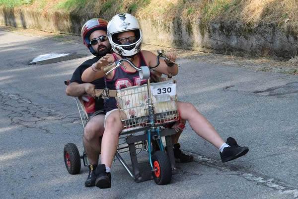 A tutta velocità su un… carretto
