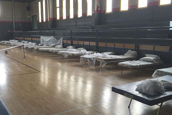 Condominio a fuoco, sistemati tutti gli evacuati
