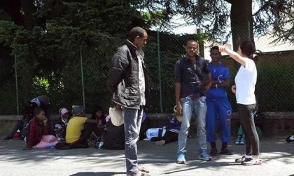 I richiedenti asilo lasciano l'ex scuola di via Coda a Chiavazza