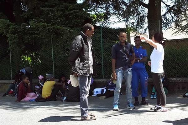I richiedenti asilo lasciano l’ex scuola di via Coda a Chiavazza