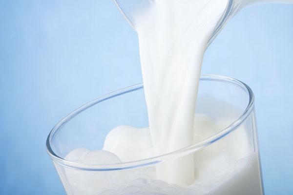 No latte in polvere, è l’ora delle petizioni