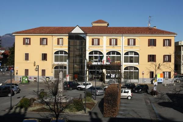Un’autoscuola nel Movicentro di Cossato