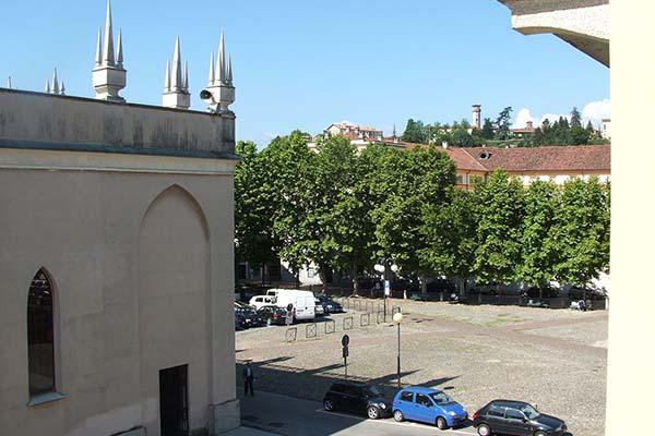 Piazza Duomo, abbattuti i platani