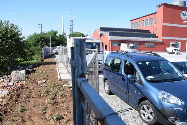 Il maltempo fa cadere un muro di trenta metri