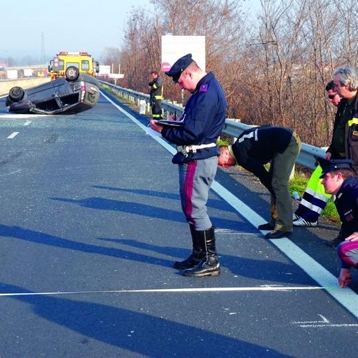 Moto contro auto, un ferito grave al Cto