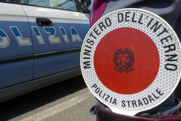 Circolava con il rimorchio già fermato e sanzionato pochi giorni fa: guai più seri per il camionista