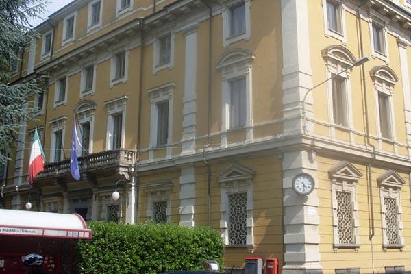 Scippa un’anziana, bloccato dai cittadini