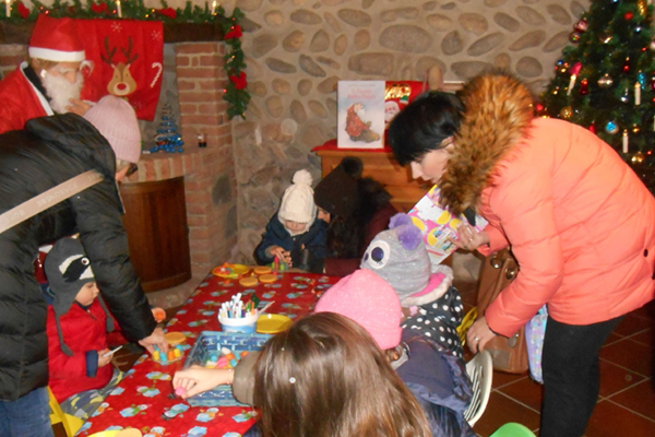A migliaia nel Borgo di Babbo Natale