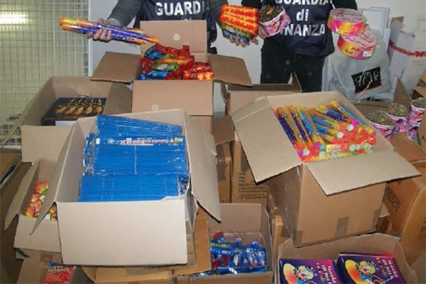 Per colpa dei botti ha la mano dilaniata e un dito amputato