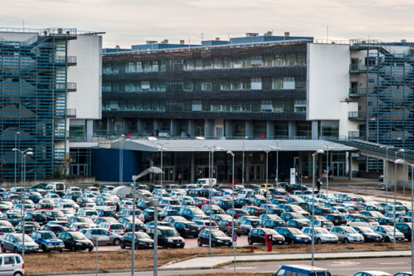 Il parcheggio dell’ospedale sarà a pagamento