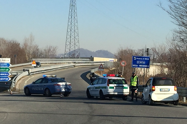 Posto di blocco, ai raggi X mezzi e persone