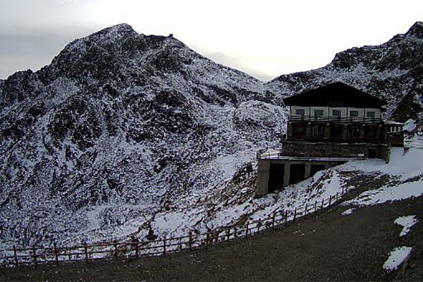 Prima neve, qua e là si scia