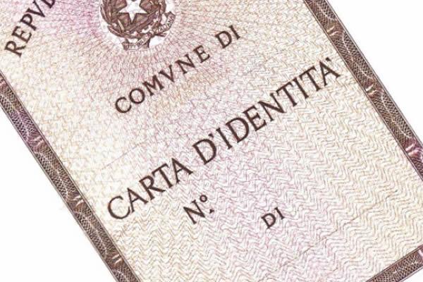 Mente sulla propria identità, denunciato
