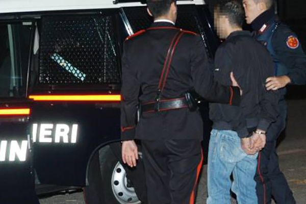 «Mi compro un kalashnikov e vi sparo»