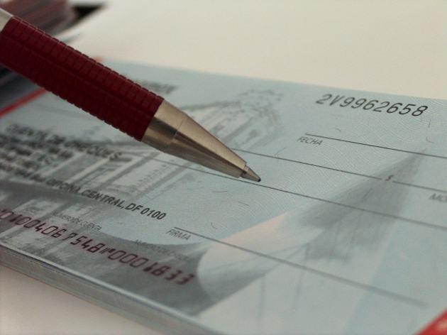 “Mi hanno rubato gli assegni”. Non era vero