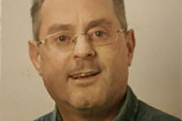 Muore a 52 anni davanti al figlio