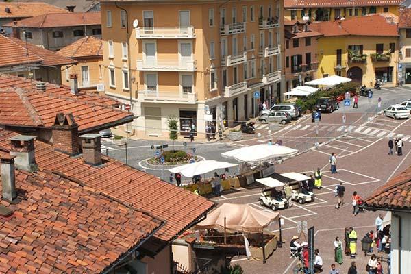 Piazza Castello: parcheggi sì o no?