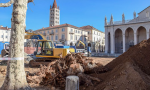 Piazza Duomo, via altri sei platani