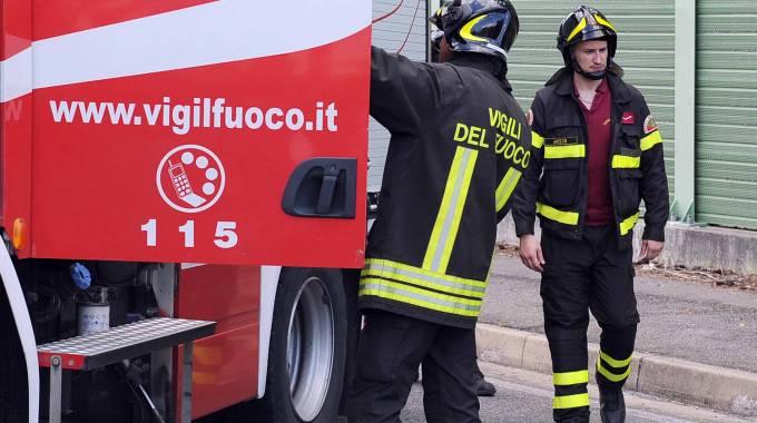 Trancia un tubo del gas con l’auto poi scappa: ricercato a Ponderano