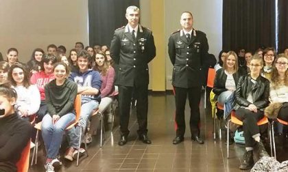 Contro il bullismo studenti a lezione dai Carabinieri