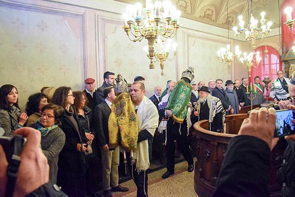 La comunità ebraica in festa per il rientro dell’antico libro delle preghiere