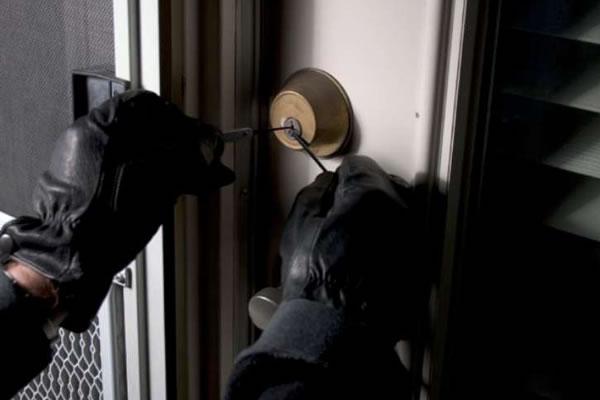 Ladri in due appartamenti