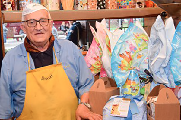 Le vendite di uova e colombe non conoscono crisi