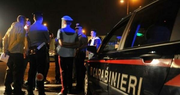 Rubano le banconote dalle colonnine dei distributori automatici: due furti in poche ore