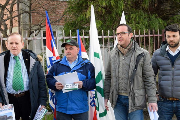 Migranti in città, la protesta dei “vicini”