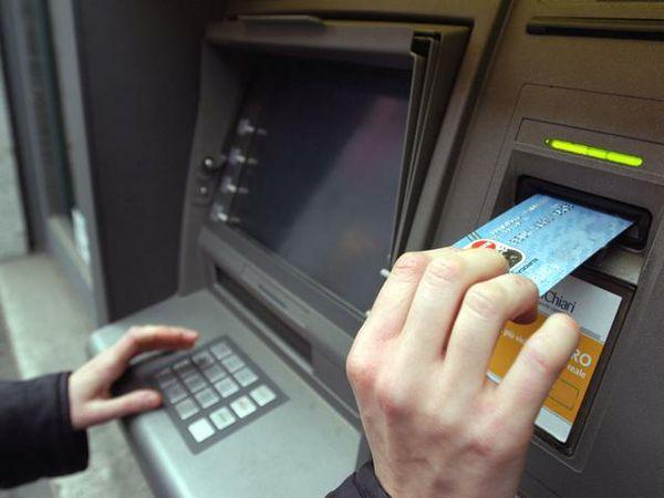 Preleva col bancomat di un altro