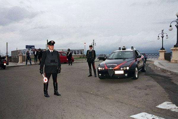 “Ruba” le generalità di una conoscente