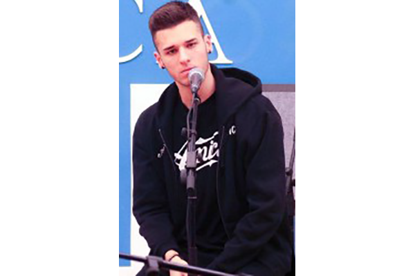 Strada in salita per Nick ad “Amici”