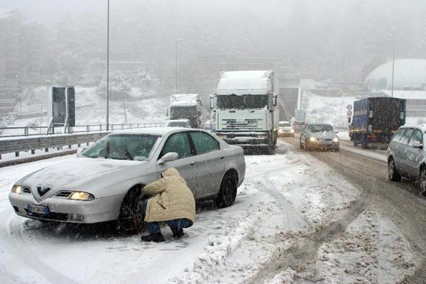 Tre incidenti per colpa della neve