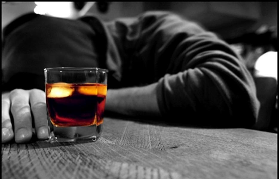 Ubriaco dà fastidio in un bar a Cerrione